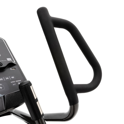 Spirit Fitness XE795 - handlebar closeup
